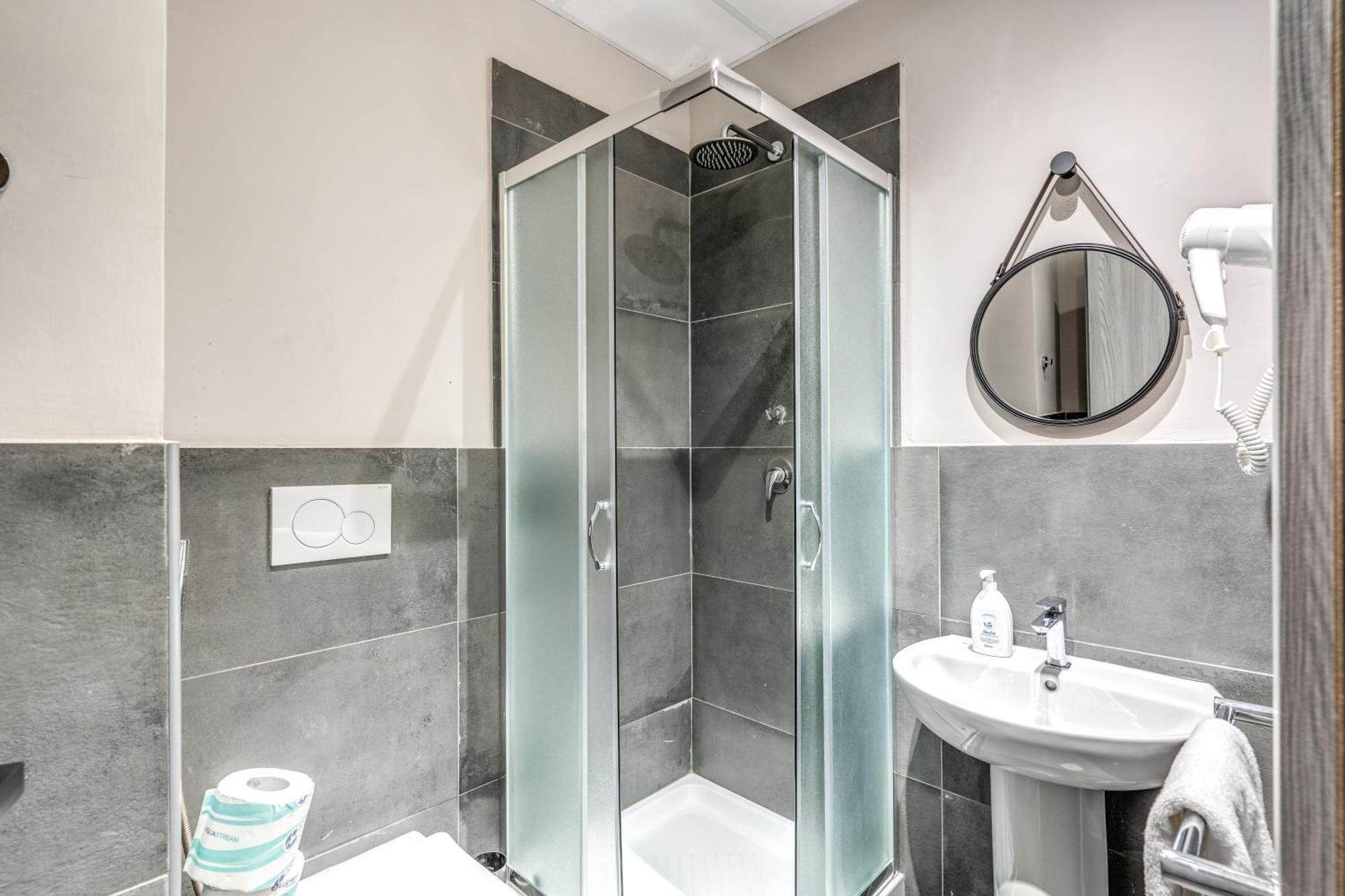 Borgo Ripa Urban Travel Hostel โรม ภายนอก รูปภาพ