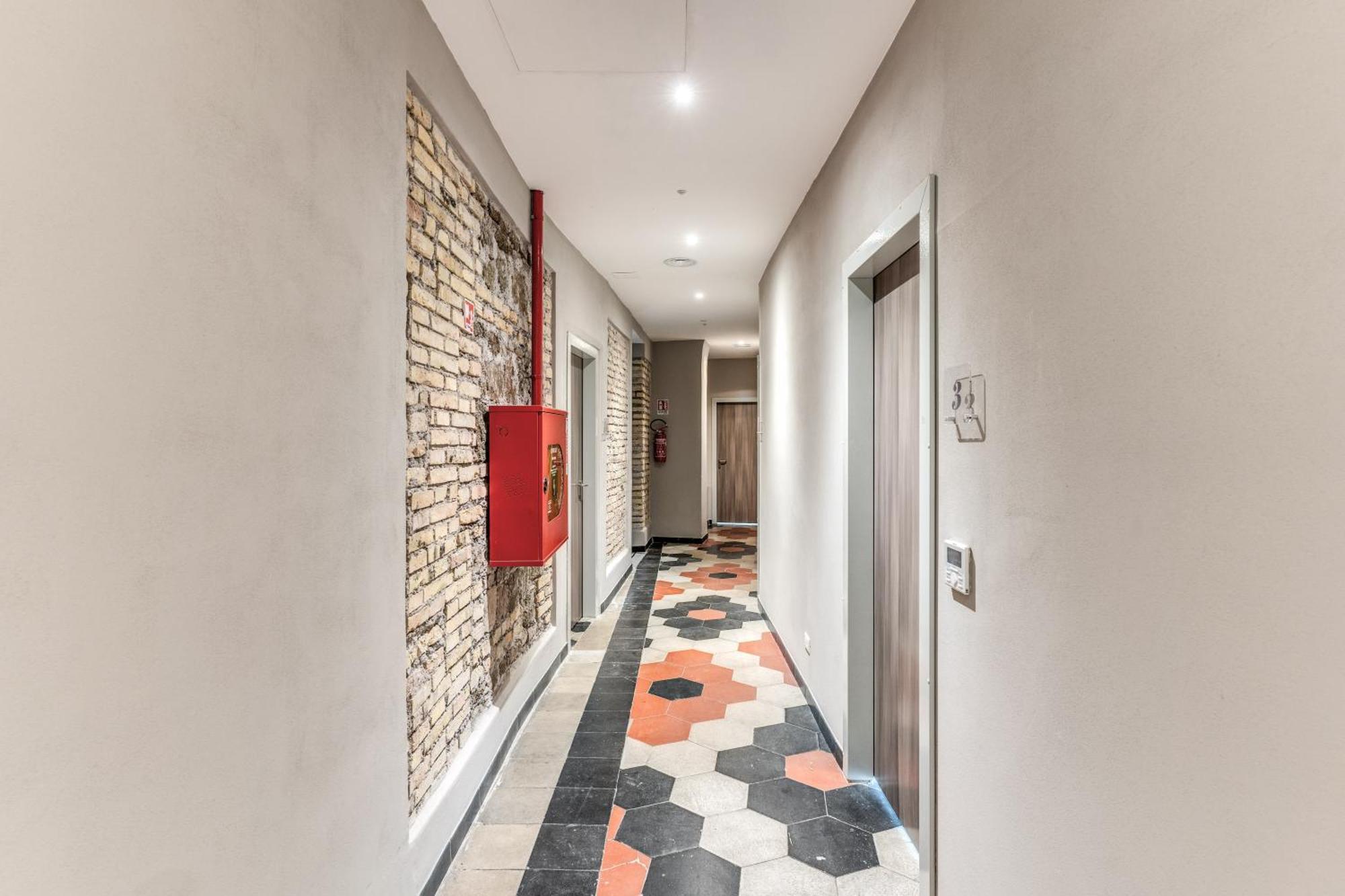 Borgo Ripa Urban Travel Hostel โรม ภายนอก รูปภาพ