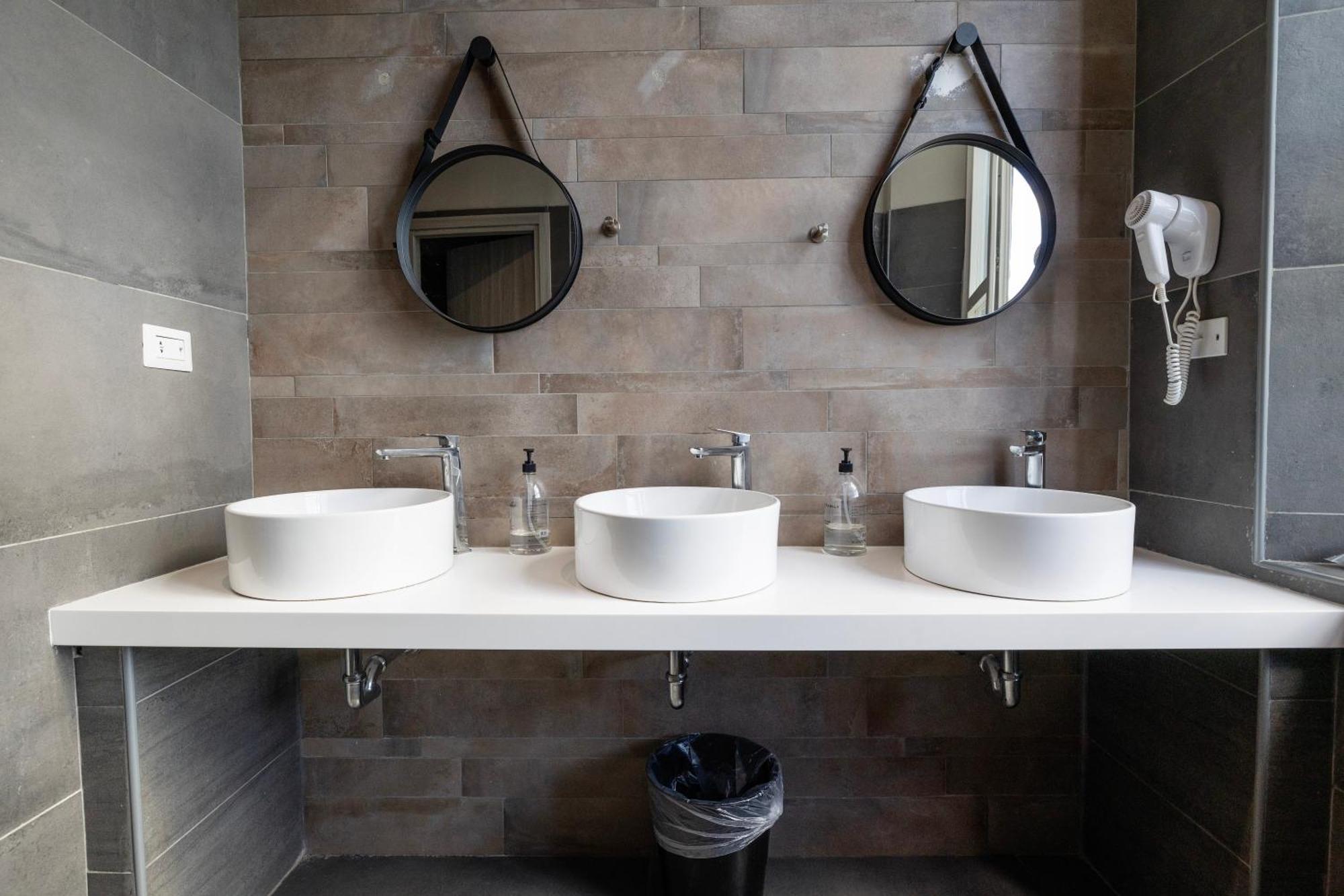Borgo Ripa Urban Travel Hostel โรม ภายนอก รูปภาพ